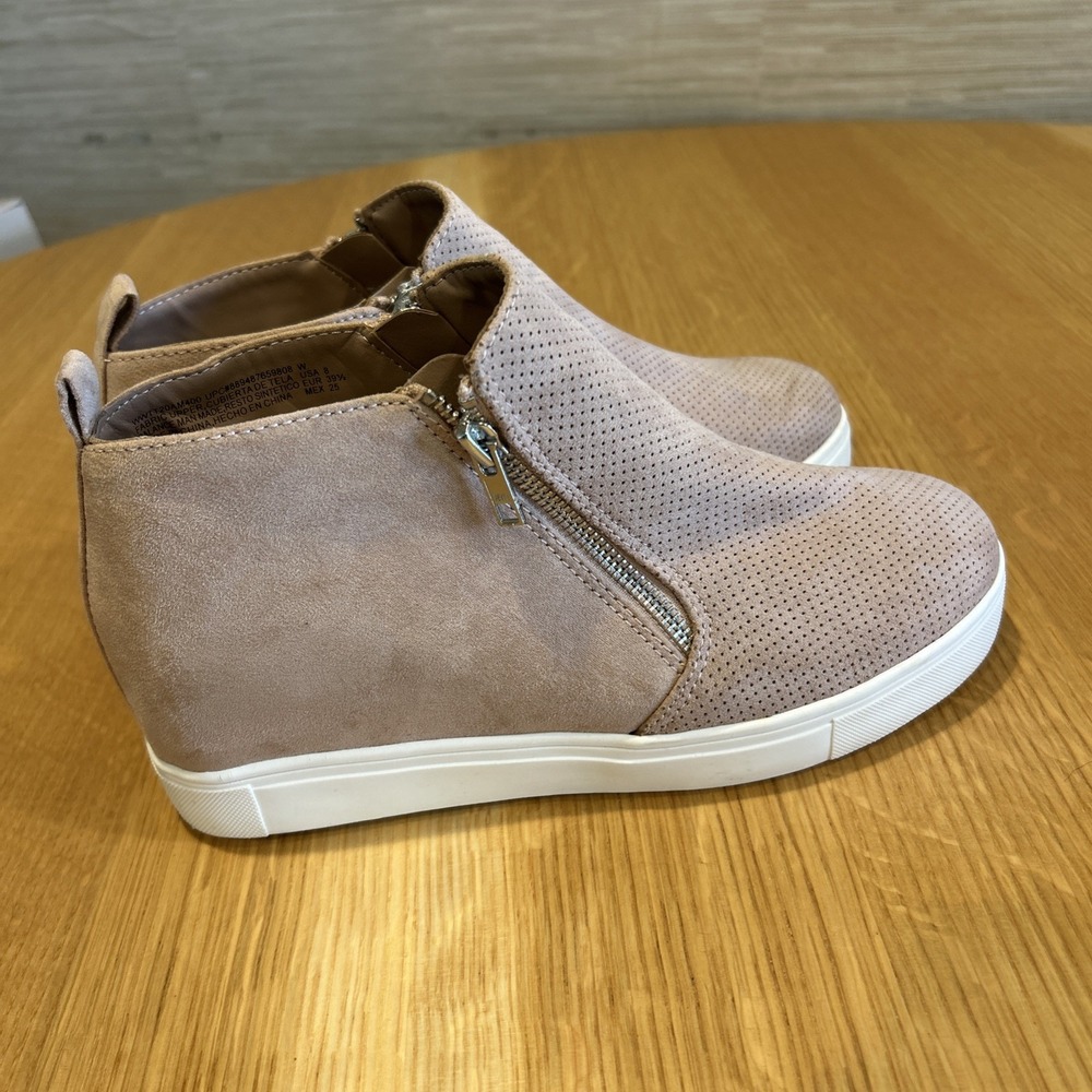 Time and Tru memory foam wedge shoes
